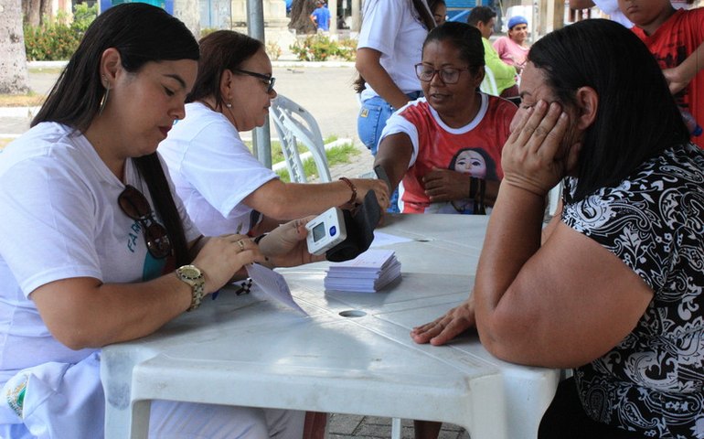 CRF/AL promove ações de saúde em Maceió e Arapiraca para comemorar o dia do farmacêutico