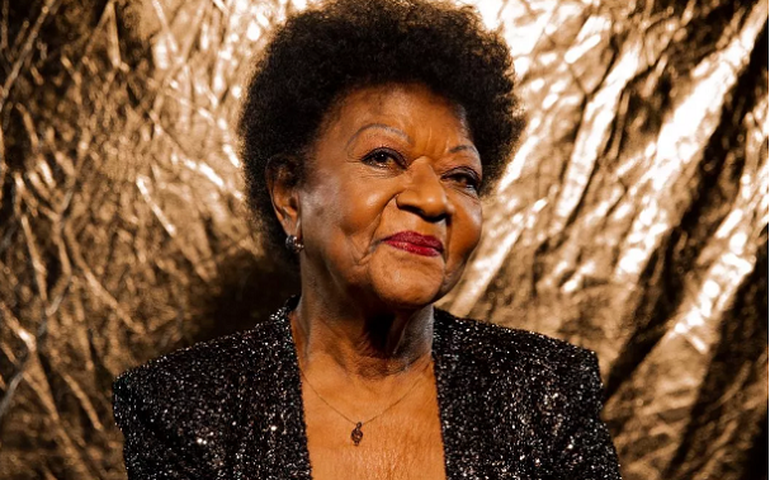 Alaíde Costa lança inédita de Brown e Marisa Monte