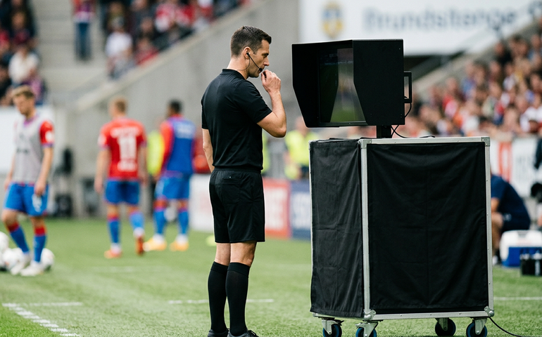 VAR em segundo amarelo, laterais e tiros de meta com tempo limitado: conheça as novas regras do futebol