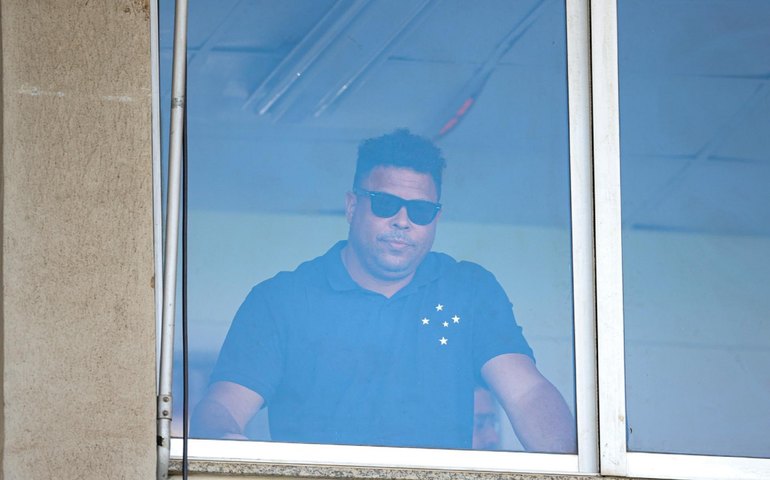 Ronaldo Fenômeno rebate críticas da torcida do Cruzeiro: ‘Tiramos o clube da UTI’