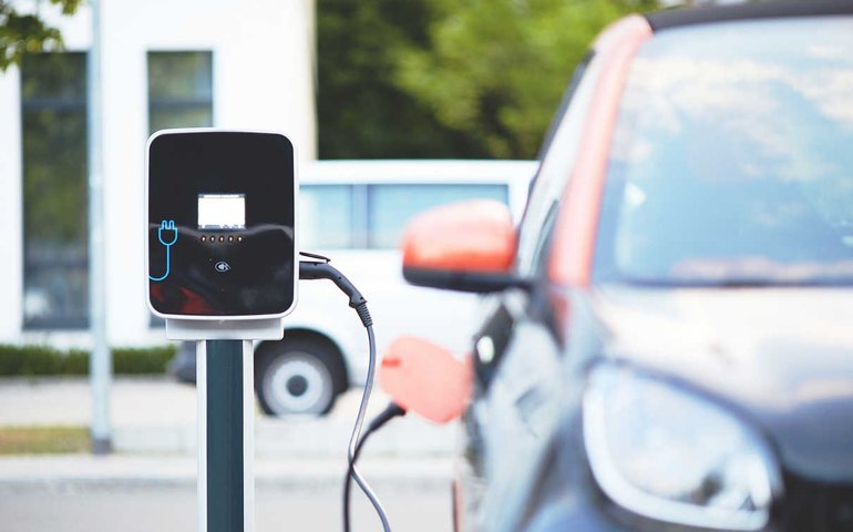 Dúvidas atrasam desenvolvimento do mercado de carro elétrico no Brasil