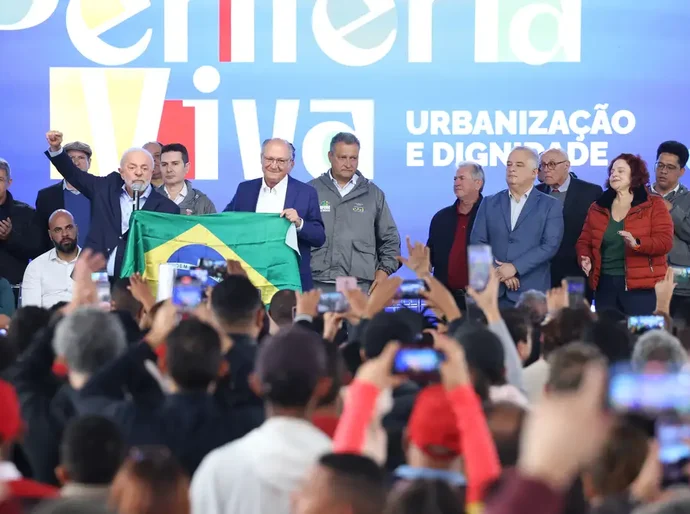 Lula anuncia programa que investirá R$ 4,67 bilhões em bairros pobres