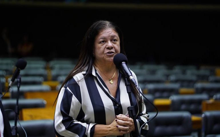 CCJ aprova projeto que permite a pessoa sem parentesco pedir destituição do poder familiar