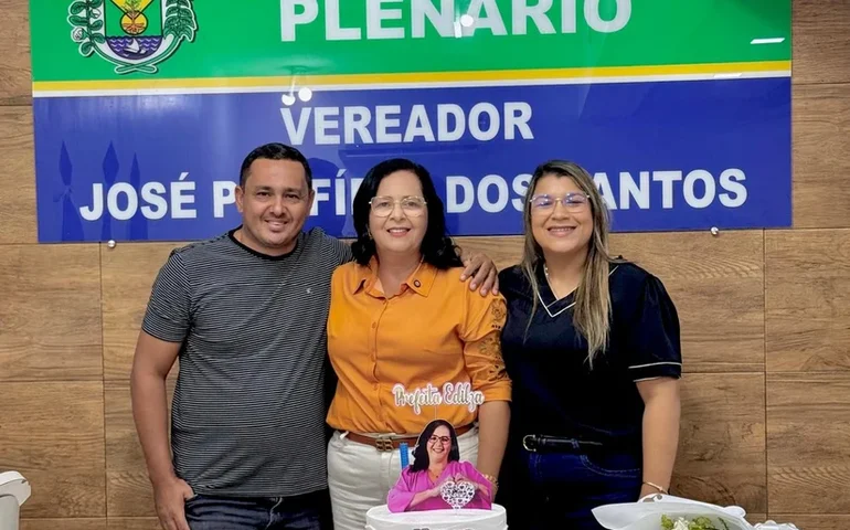 Vereadores de Lagoa da Canoa parabenizam prefeita Edilza Alves na passagem de seu aniversário