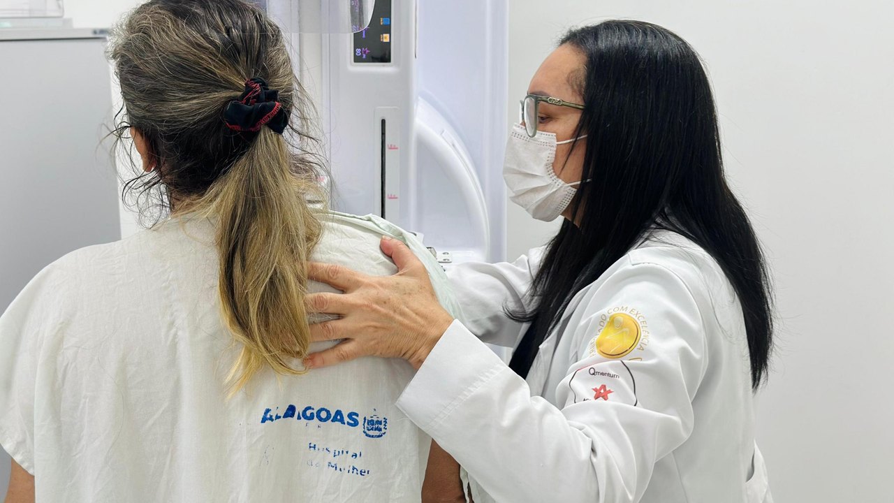 Mastologista orienta alagoanas a realizar mamografia para diagnóstico precoce de câncer de mama