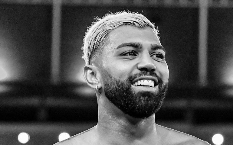 Mural de Gabigol no CT do Cruzeiro é alvo de vandalismo após pênalti perdido