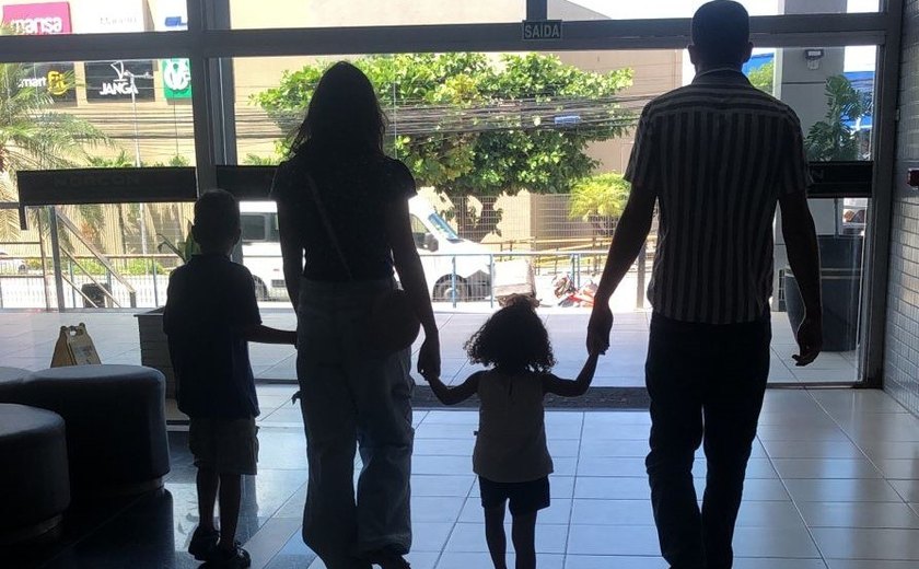 Primeira Família Acolhedora de Maceió recebe casal de irmãos