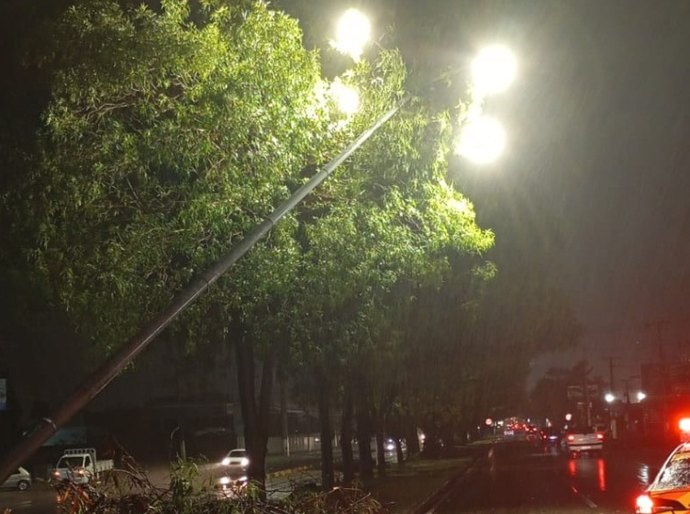 Prefeitura de Maceió recupera equipamentos de iluminação pública danificados pelas chuvas