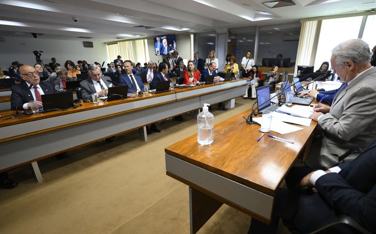 Comissão do Senado aprova isenção do IR para quem ganha até R$ 5 mil