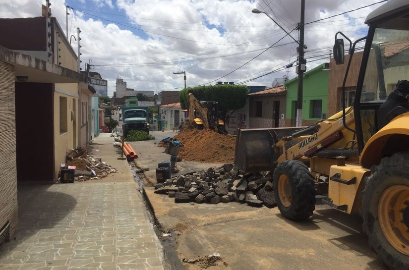 Teófilo determina levantamento sobre obras e análise de contratos firmados