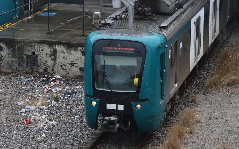 Mais de 1 km de cabos de linha de trem são furtados no Rio de Janeiro