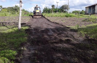 Apoio ao agricultor: equipe realiza ações de melhorias no Assentamento do MST em Anadia
