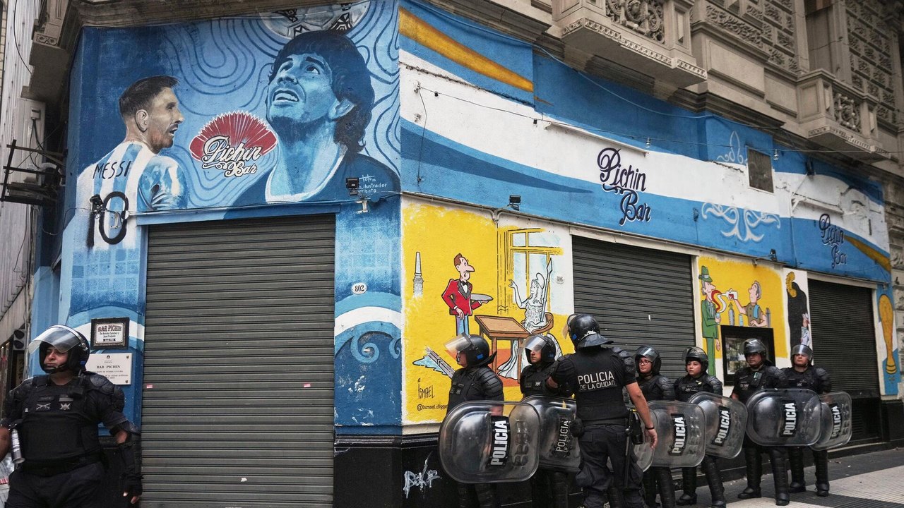 Torcidas organizadas contra Milei: nova frente popular pode mudar rumo da oposição na Argentina?