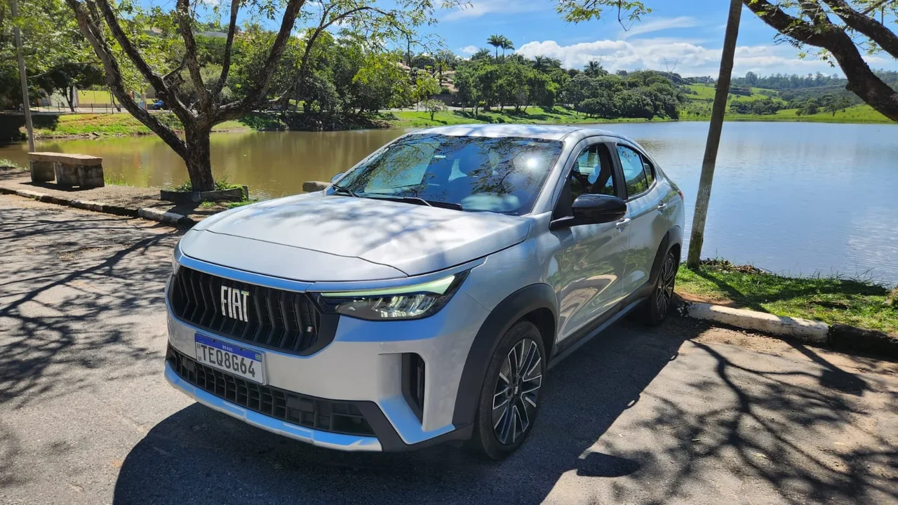 Fiat Fastback 2026 aposta na eletrificação leve para crescer no mercado