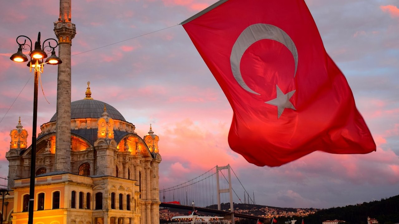 Na Turquia, polícia prende prefeito de Istambul, um dos maiores rivais de Erdogan