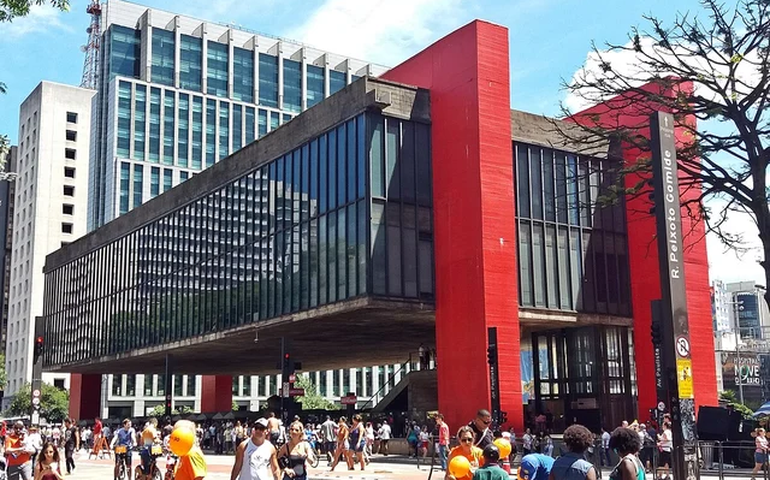 Exposição no Masp traz bordados de mulheres atingidas por barragens