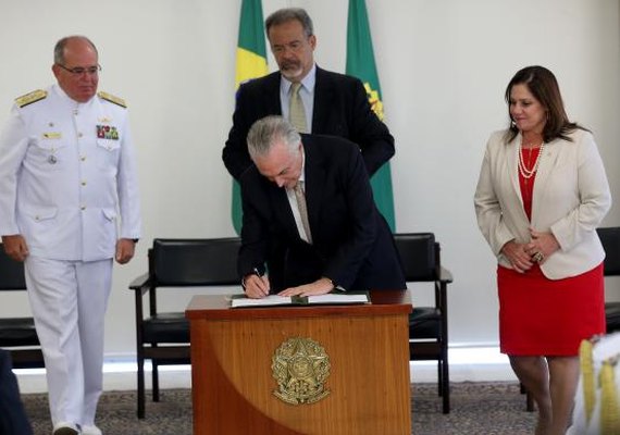 Presidente sanciona lei que garante às mulheres acesso a todos os cargos da Marinha