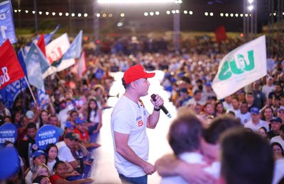 Renan Filho reúne mais de 10 mil pessoas em lançamento de campanha em Arapiraca