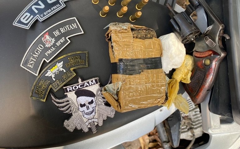 No interior, PM apreende drogas, arma e animais silvestres