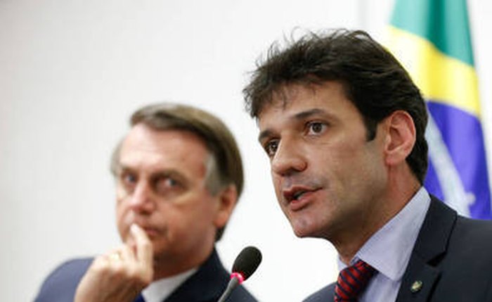 Na imagem, Bolsonaro e Marcelo Álvaro