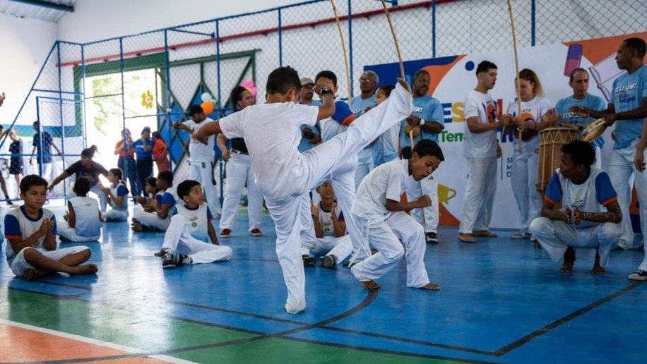 Estudantes de escolas municipais participam de festival de capoeira na sexta (21)