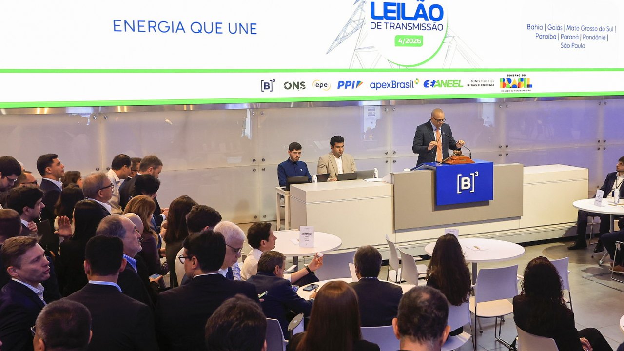 Com disputa acirrada, Aneel leiloou oito lotes de transmissão