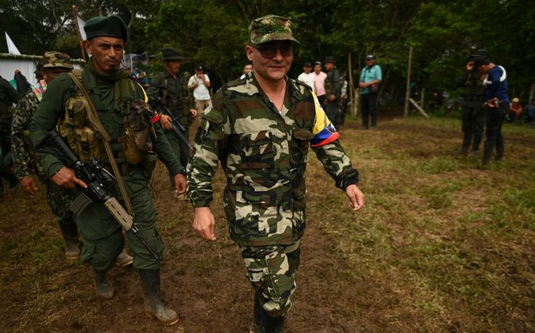 Comandante da principal dissidência das Farc abandona negociações de paz na Colômbia