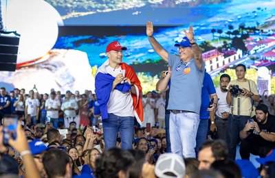 “Minha inspiração”, diz Renan Filho sobre Renan Calheiros em lançamento de campanha política