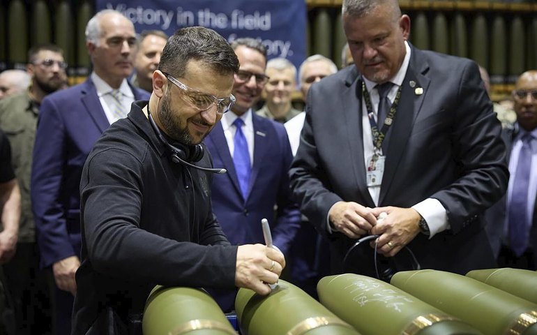 Zelensky arrisca futuro da Ucrânia ao insistir em vitória sobre a Rússia, avalia analista britânico