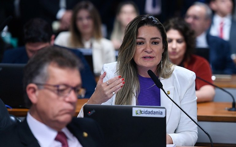 CAE adia para quarta a votação sobre igualdade salarial entre homem e mulher