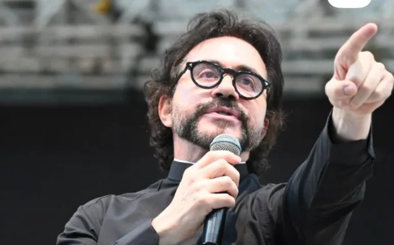 'Acham que não deixo de ser padre porque não tenho coragem', diz Fábio de Melo sobre ódio nas redes