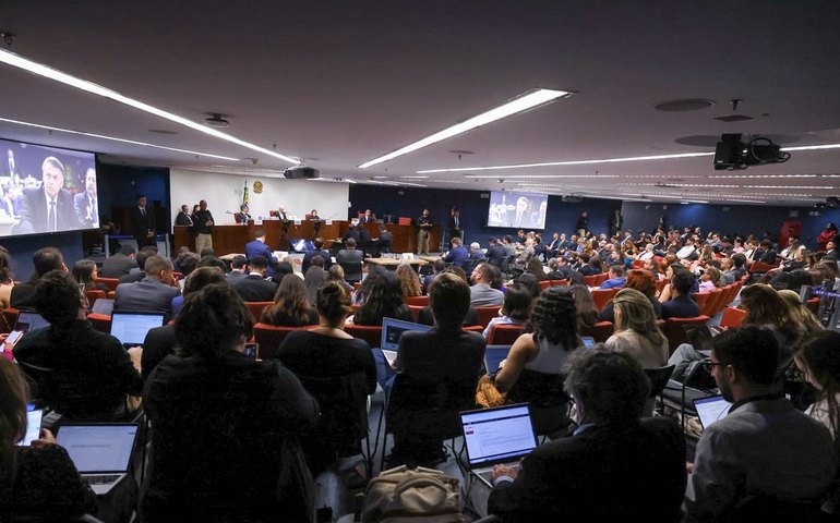 Após depoimento ao STF, Braga Netto pede para deixar a prisão