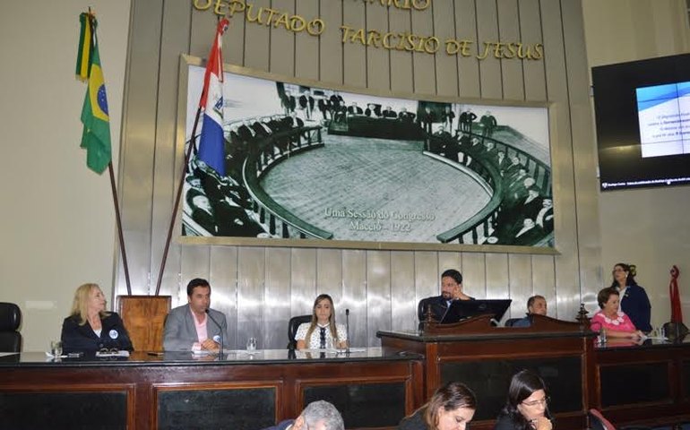 ALE discute descaso do governo com distribuição de medicamentos