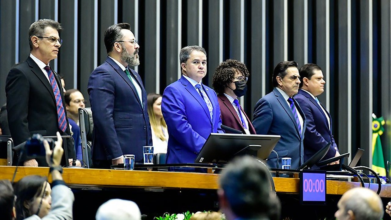 Críticas à lei tributária marcam sessão do Dia Livre de Impostos