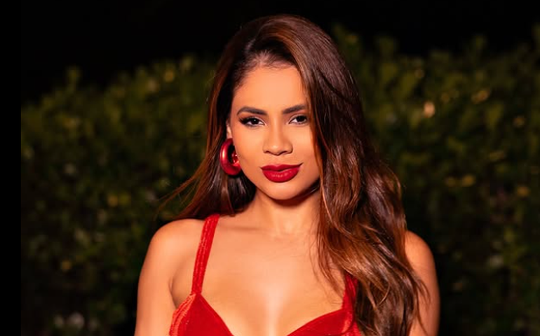 Lexa doa enxoval personalizado da filha que perdeu para bebê com o mesmo nome