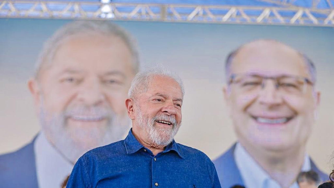 Brasil precisa investir no agronegócio, mas também nos pequenos produtores, diz Lula