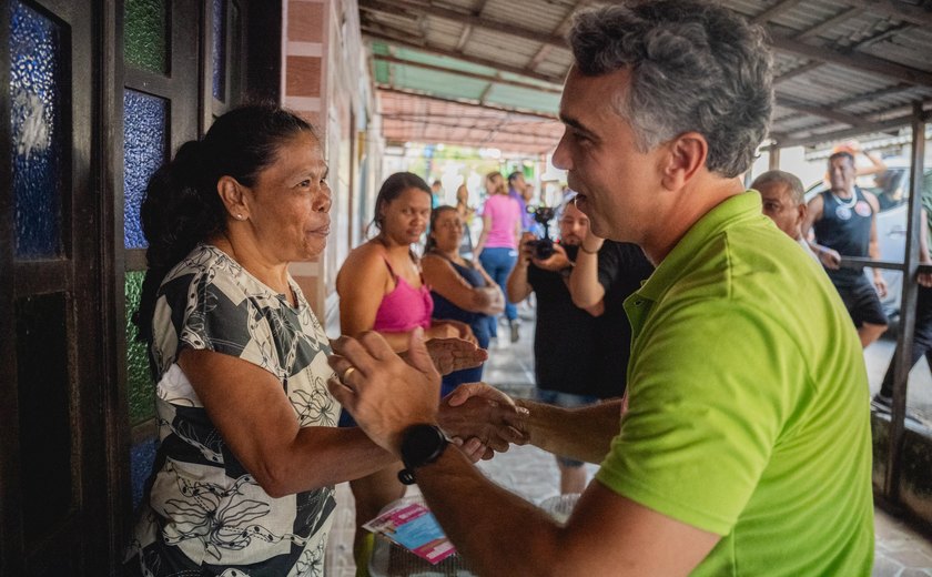 Rafael Brito percorre Flexais e defende realocação dos moradores