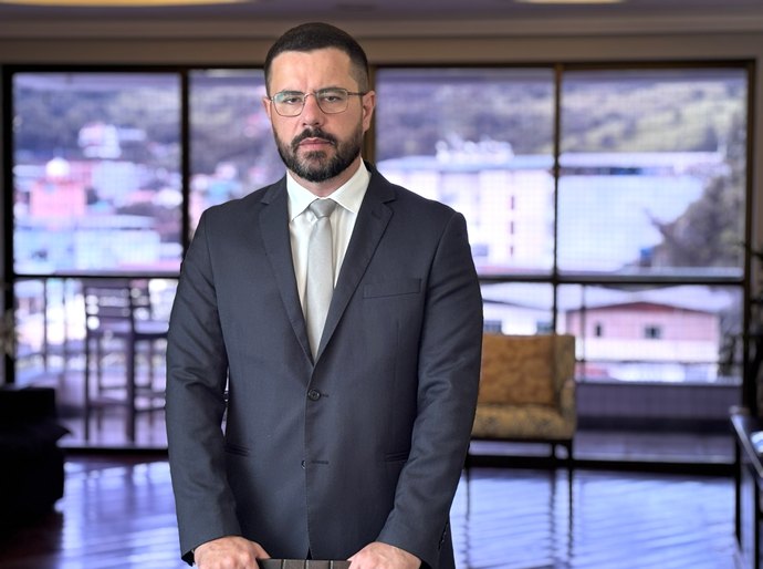 Crise empresarial expõe a cultura do improviso, alerta Dr. Daniel Rocha Rodrigues