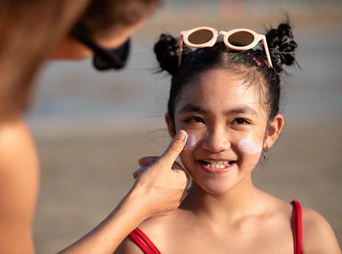 Crianças também podem desenvolver câncer de pele - saiba como suspeitar e prevenir