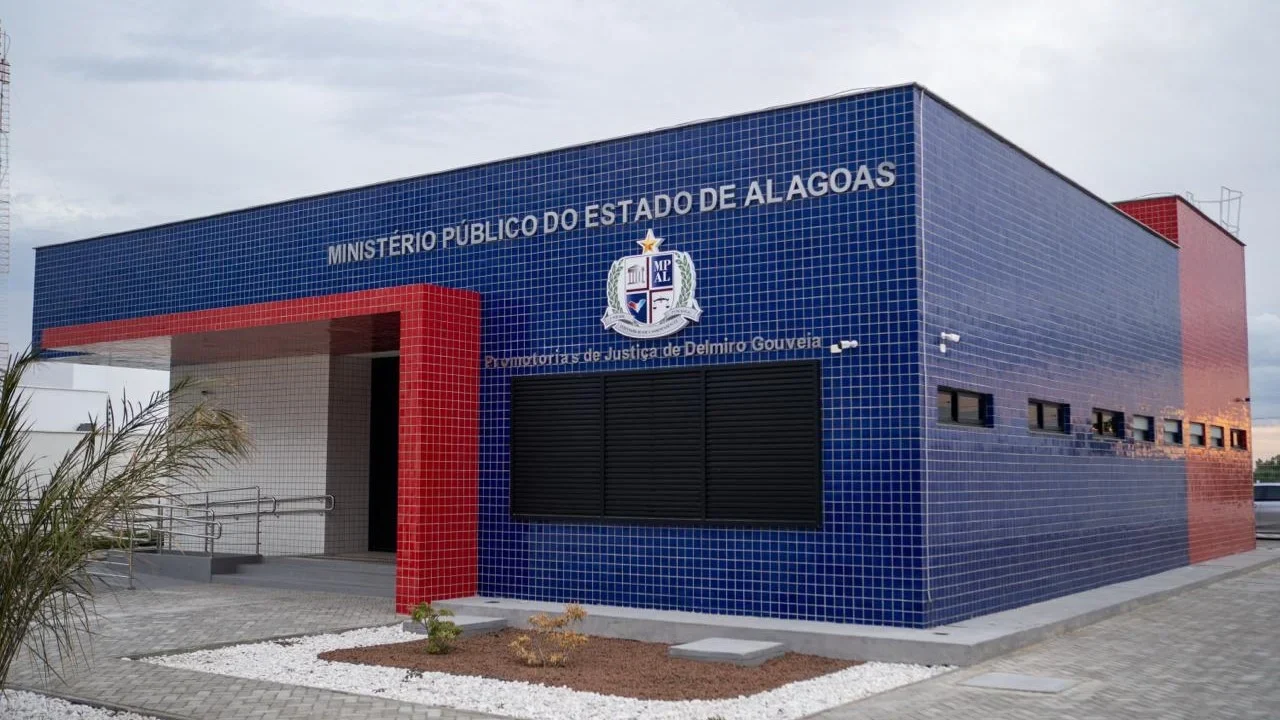 Ministério Público denuncia policial acusado de executar dois colegas dentro de viatura em Delmiro Gouveia