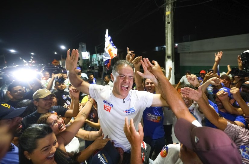 Mais de 5 mil pessoas fazem festa para receber Renan Filho em Olho d’Água das Flores