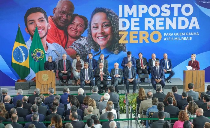 A nova le estabelece ainda descontos no imposto para pessoas que ganham entre R$ 5.000,01 e R$ 7.350