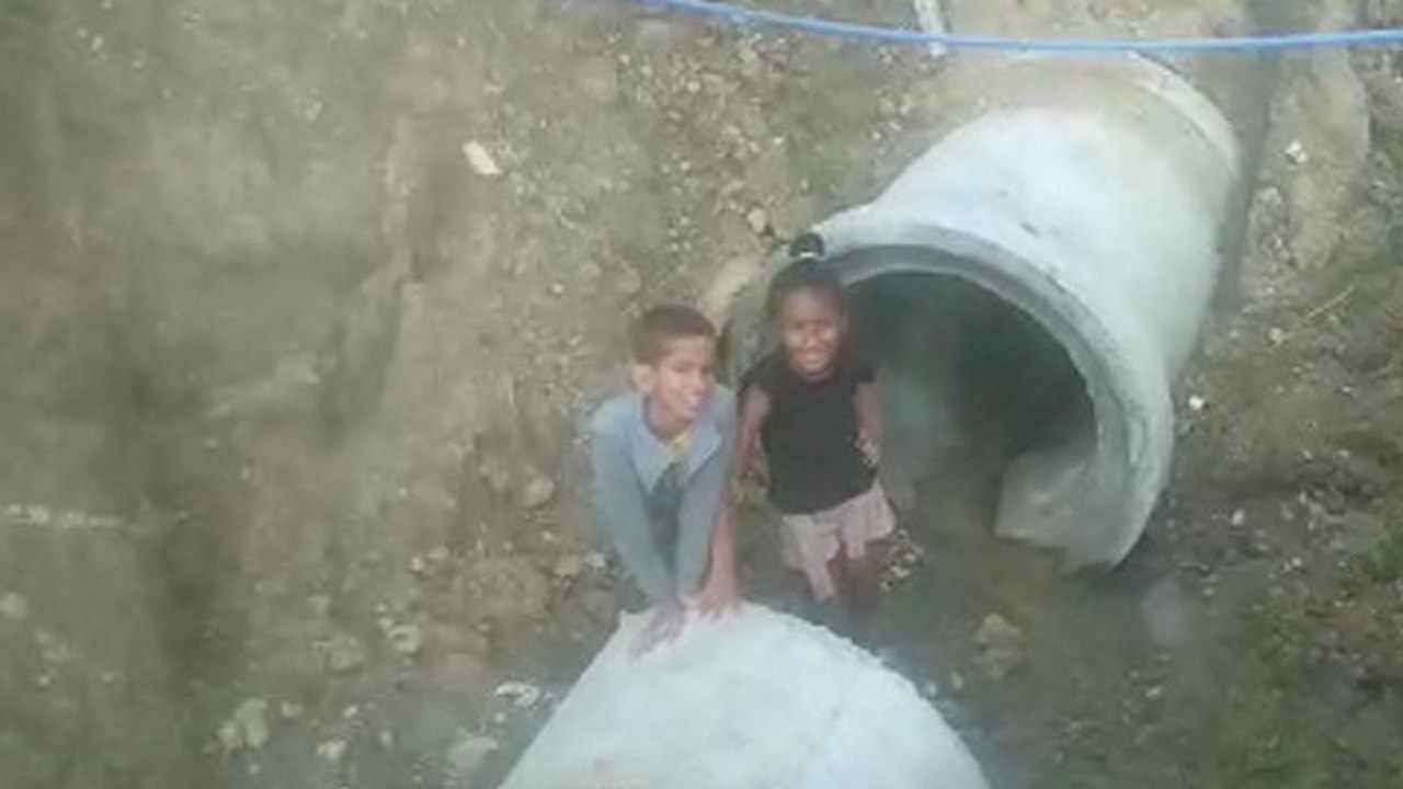 Obra paralisada no Conjunto José Maia Costa coloca crianças em risco