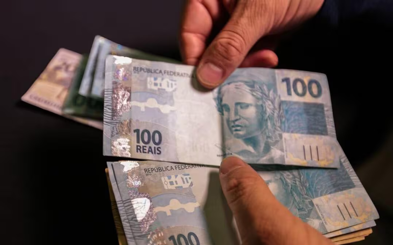 Servidores do Executivo federal aceitam proposta de reajuste de 9%