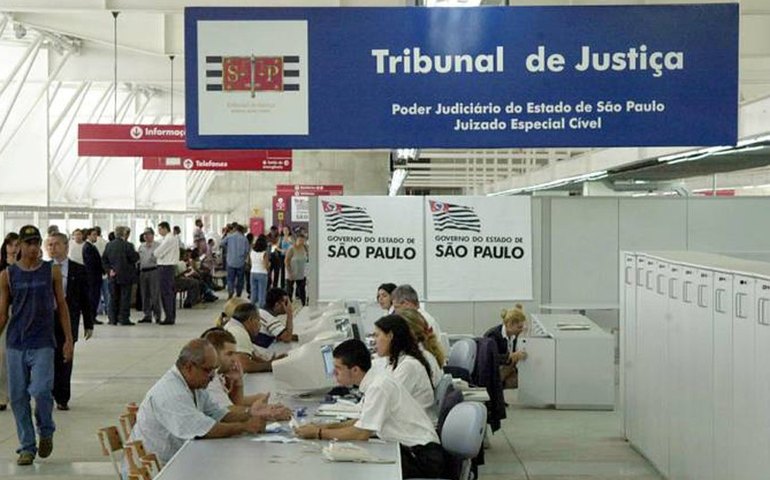 Renan reage a prisões e aciona STF para fixar limites dos Poderes da República