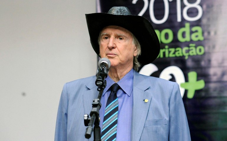 Sergio Reis convoca greve de caminhoneiros, categoria nega e ministério desdenha