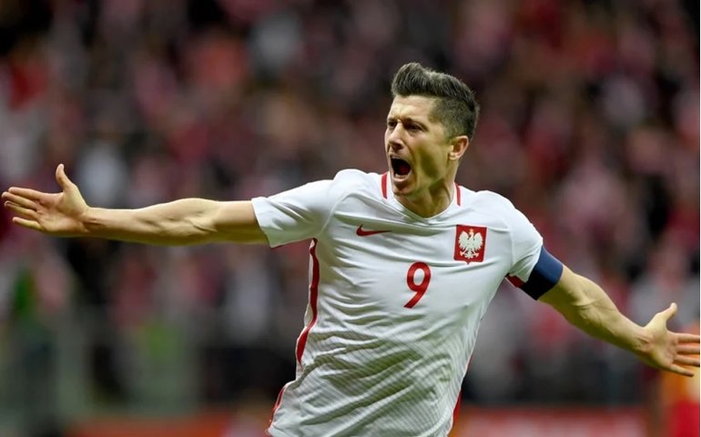 Com dois de Lewandowski, Barcelona assume liderança provisória no Espanhol