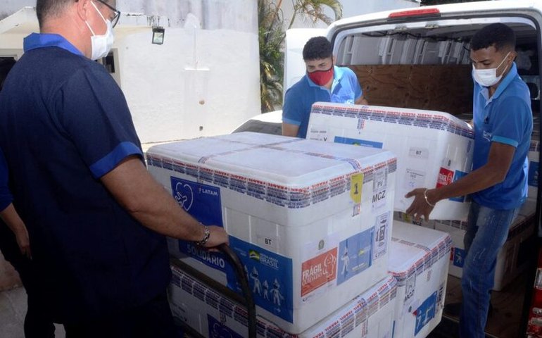 Alagoas recebe mais de 65.300 doses de vacinas contra a Covid-19