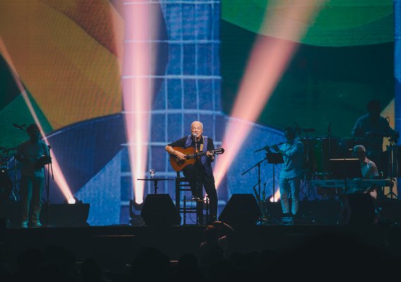 Ícone da MPB, Toquinho celebra 60 anos de carreira e apresenta o último show do ano em Maceió