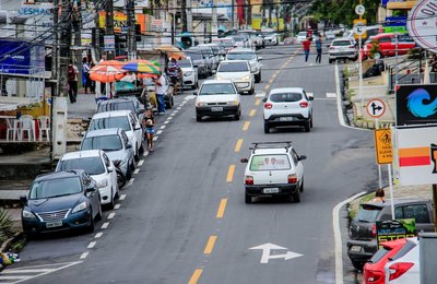 Rua Íris Alagoense começa a receber sinalização vertical